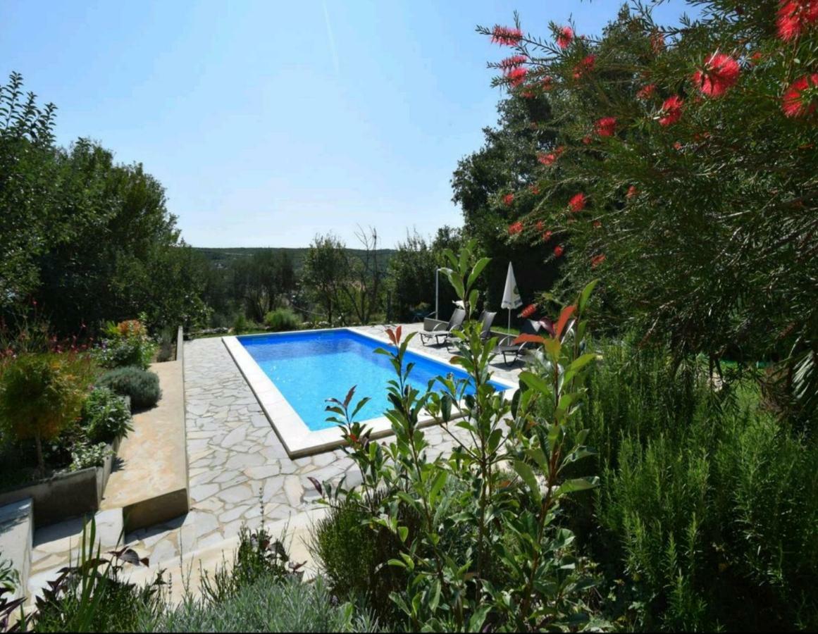 Apartman Lavandin Cizici Exterior photo